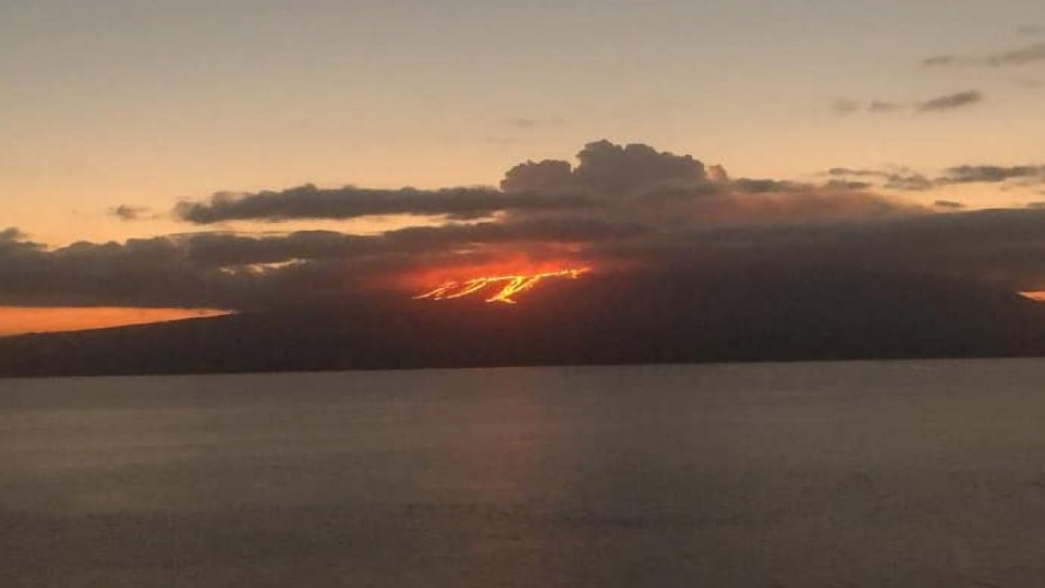 Volcán entra en erupción y cubre gran parte de una isla con lava Volcán entra en erupción y cubre gran parte de una isla con lava