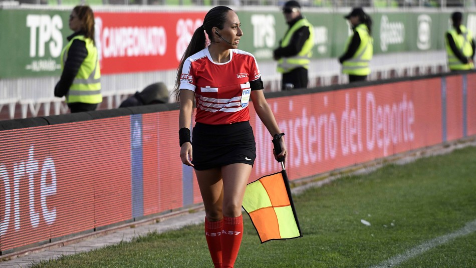 Cindy Nahuelcoy Cindy Nahuelcoy es la primera árbitra en Primera División.