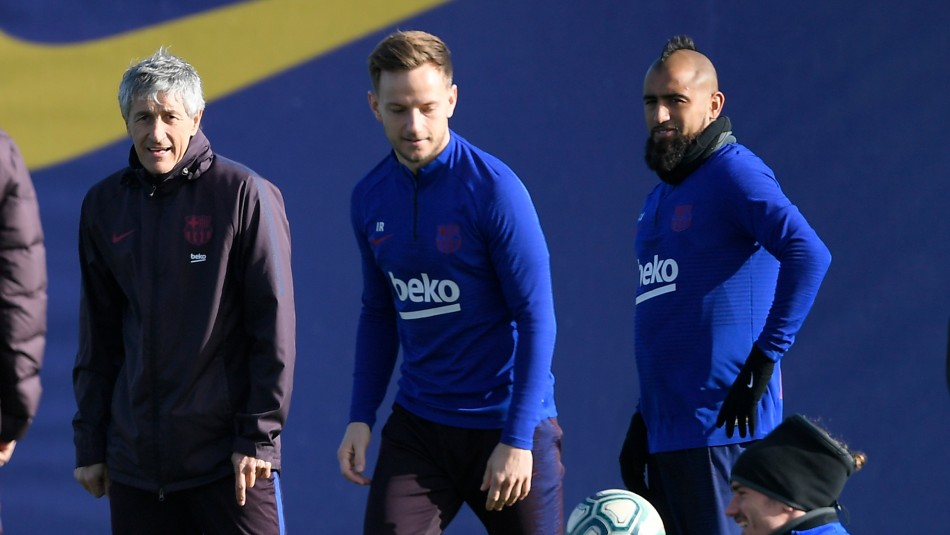 Quique Setién y Arturo Vidal Arturo Vidal arranca como titular en debut de Quique Setién como técnico de Barcelona