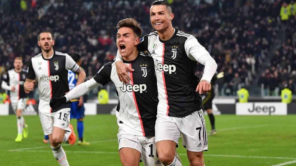 Cristiano Ronaldo El beso de Cristiano Ronaldo con Dybala en Italia.
