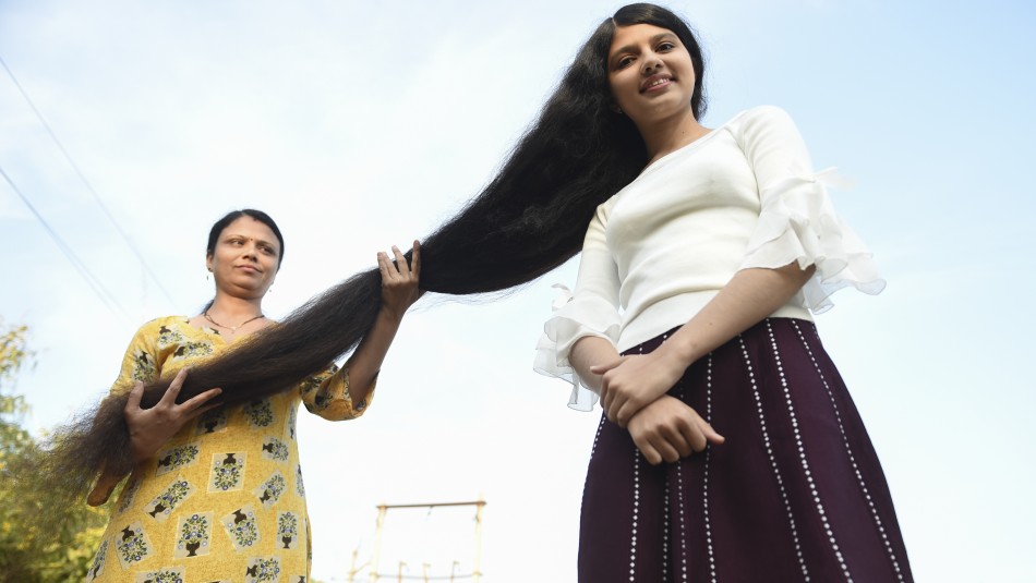 pelo largo Adolescente apodada Rapunzel obtiene récord Guinness por la cabellera más larga del mundo