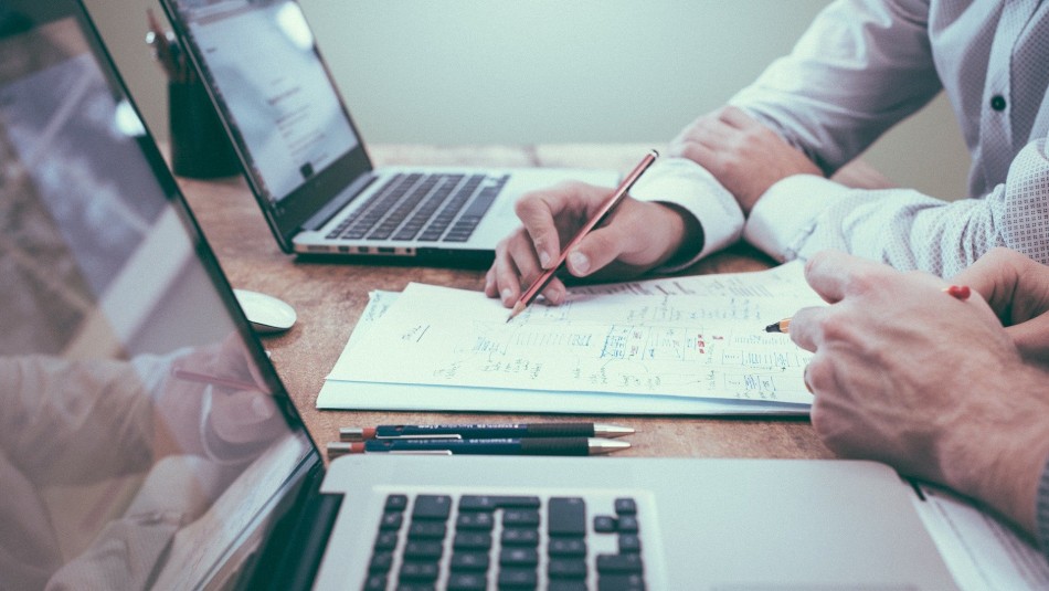 Proyecto busca obligar a empresas a contratar jóvenes profesionales sin experiencia laboral Proyecto busca obligar a empresas a contratar jóvenes profesionales sin experiencia laboral