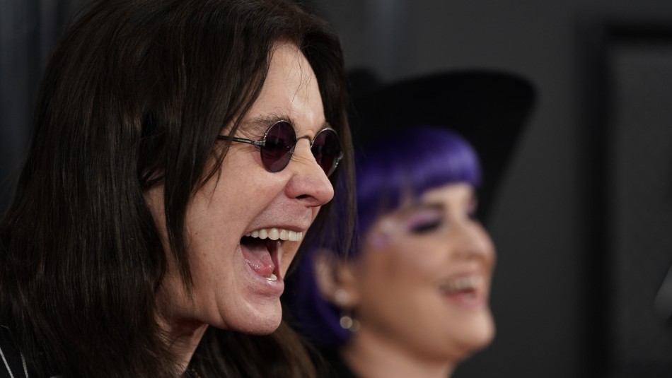 Ozzy Osbourne Ozzy Osbourne reaparece en los Grammy usando bastón tras anunciar que tiene parkinson