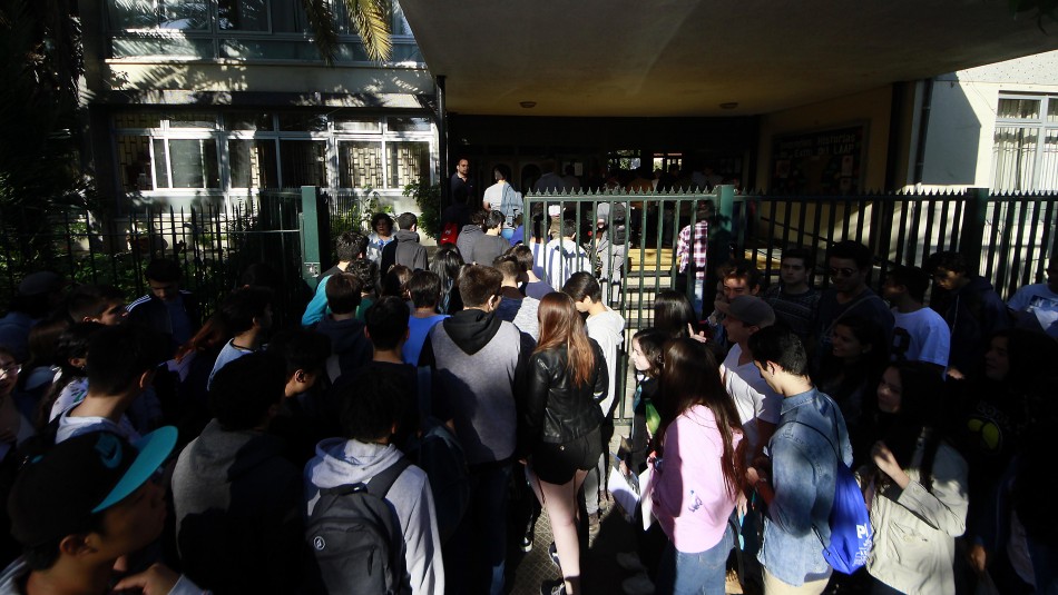 Postulantes a PSU alegan largas distancias entre domicilios y locales de rendición PSU: Alumnos se quejan en redes sociales por