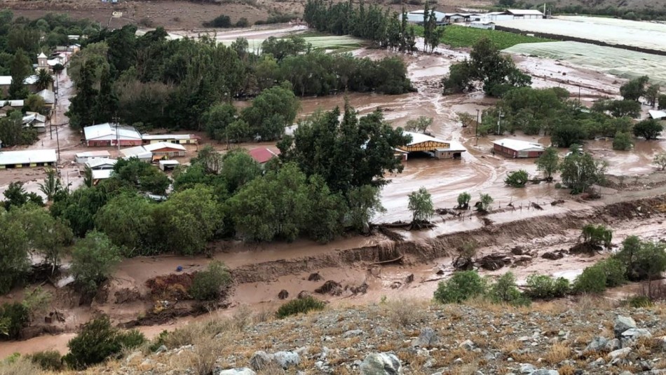 Aluvión en comuna de Alto del Carmen Encuentran con vida a tres de las cinco personas desaparecidas por fuertes lluvias en Atacama