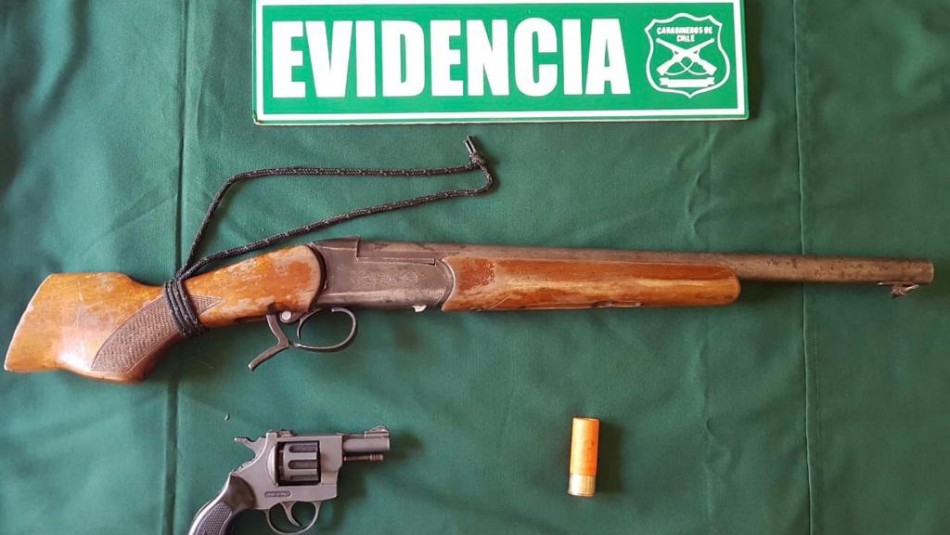Evidencia Mujer apuntó con una escopeta a funcionarios de Carabineros en plena persecución en Puchuncaví