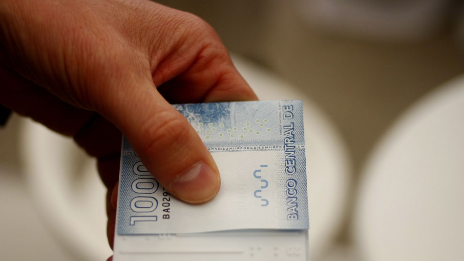 Más de 48 mil personas aún no cobran el Bono de Ayuda Familiar: Con tu rut revisa si te corresponde Bono de Ayuda Familiar