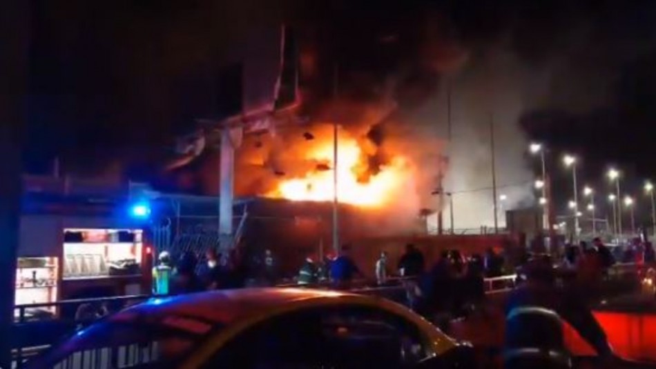 Incendio en San Ramón: Confirman al menos una persona muerta al interior de supermercado Incendio en San Ramón: Confirman al menos una persona muerta al interior de supermercado
