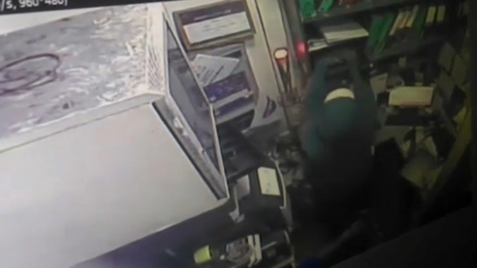 Hay detenidos: Banda se llevó dos millones de pesos tras robo en Supermercado de Santiago Hay detenidos: Banda se llevó dos millones de pesos tras robo en Supermercado de Santiago