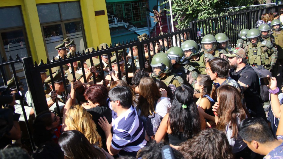 PSU Refuerzan seguridad en establecimiento de Estación Central por manifestaciones contra la PSU