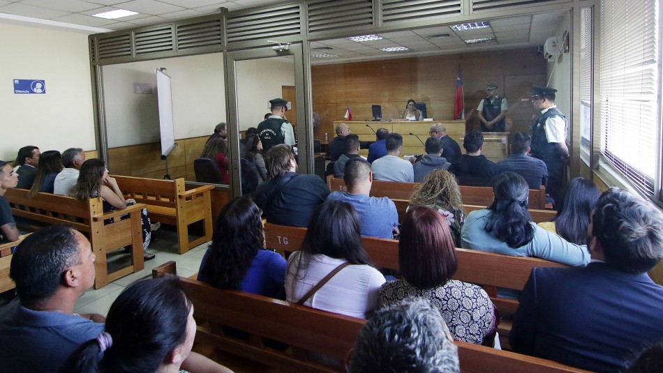 Formalización en el Tribunal de Puente Alto. Dictan prisión preventiva para cinco excarabineros formalizados por golpizas a jóvenes en Puente Alto