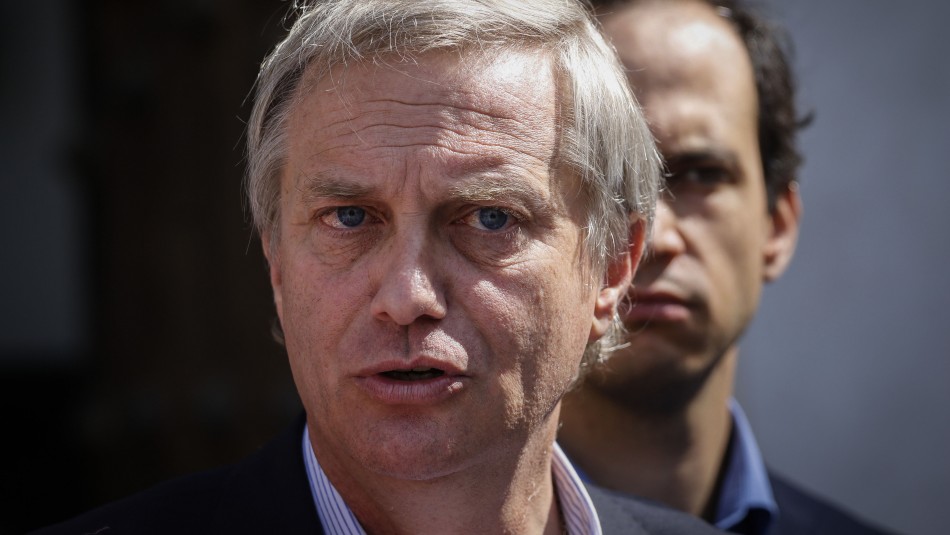 En selfie y repitiendo rechazo: Revisa cómo utilizará José Antonio Kast sus segundos en la franja del plebiscito En selfie y repitiendo rechazo: Revisa cómo utilizará José Antonio Kast sus segundos en la franja del plebiscito