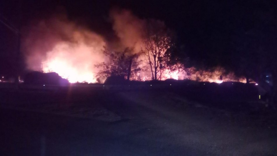 Incendio se registra en la Ruta 5 Sur en la comuna de Rengo Incendio se registra en la Ruta 5 Sur en la comuna de Rengo