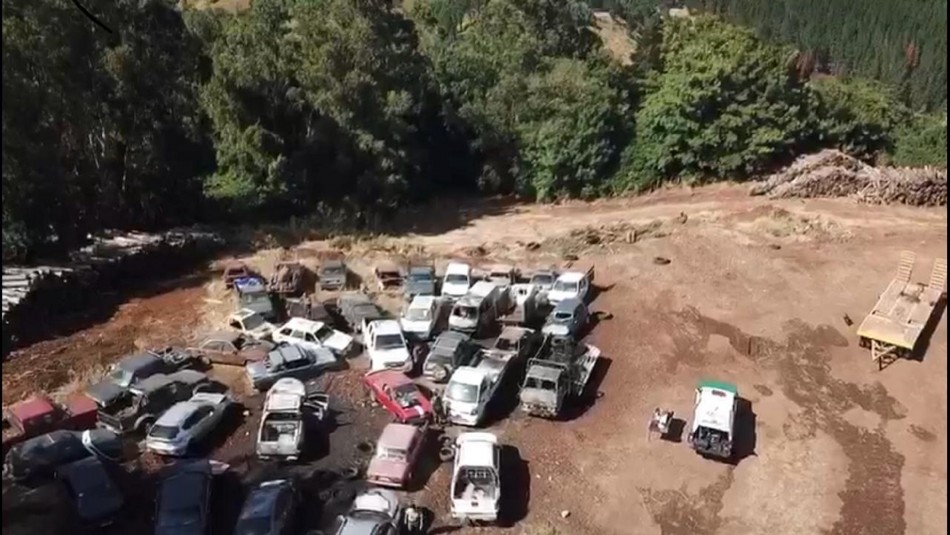 ataque vehiculos collipulli Sujetos destruyen 11 vehículos en recinto de Carabineros en Collipulli