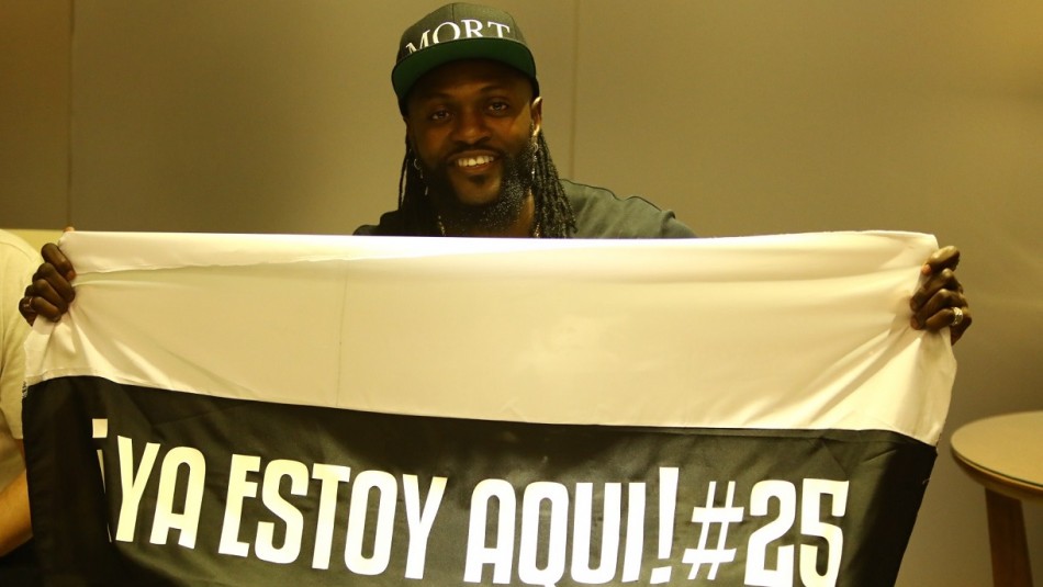 Adebayor Adebayor se suma a Olimpia.