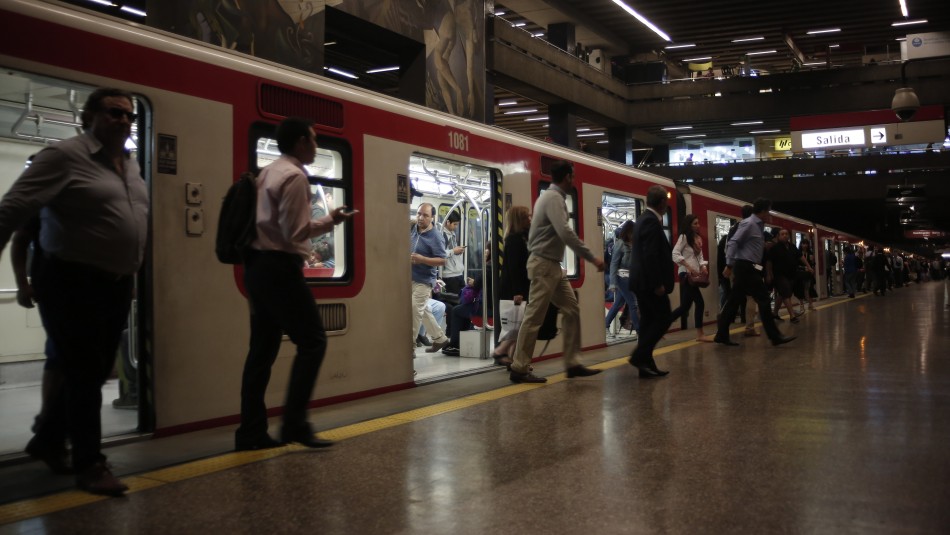Metro de Santiago Metro de Santiago restablece su servicio en la Línea 1