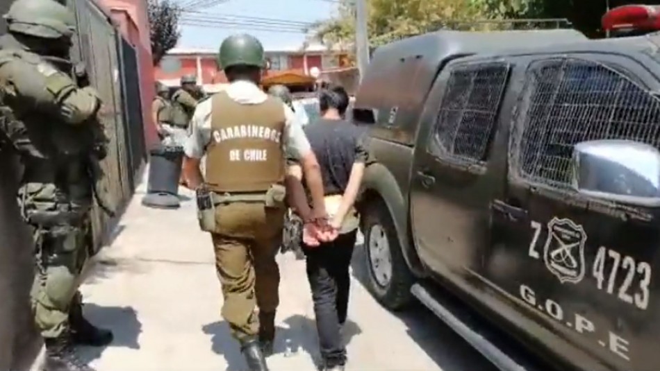 Procedimientos Carabineros 13 detenidos dejan intervenciones en sectores cercanos a cuarteles policiales atacados