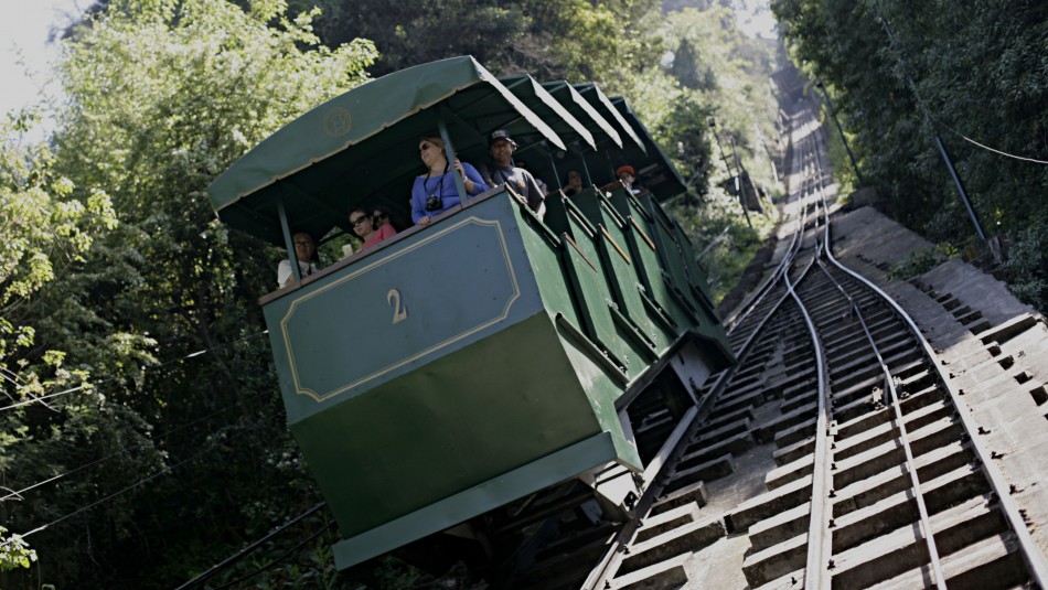 Funicular del Cerro San Cristóbal Funicular del Cerro San Cristóbal permanecerá cerrado durante un año