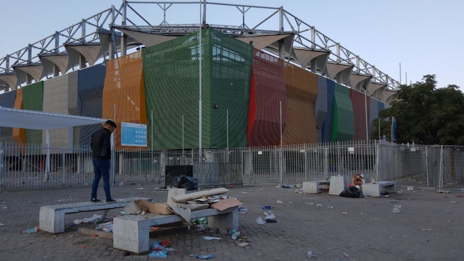 Estadio Bicentenario de La Florida Productora de concierto de La Polla Records descarta responsabilidad por destrozos fuera del estadio