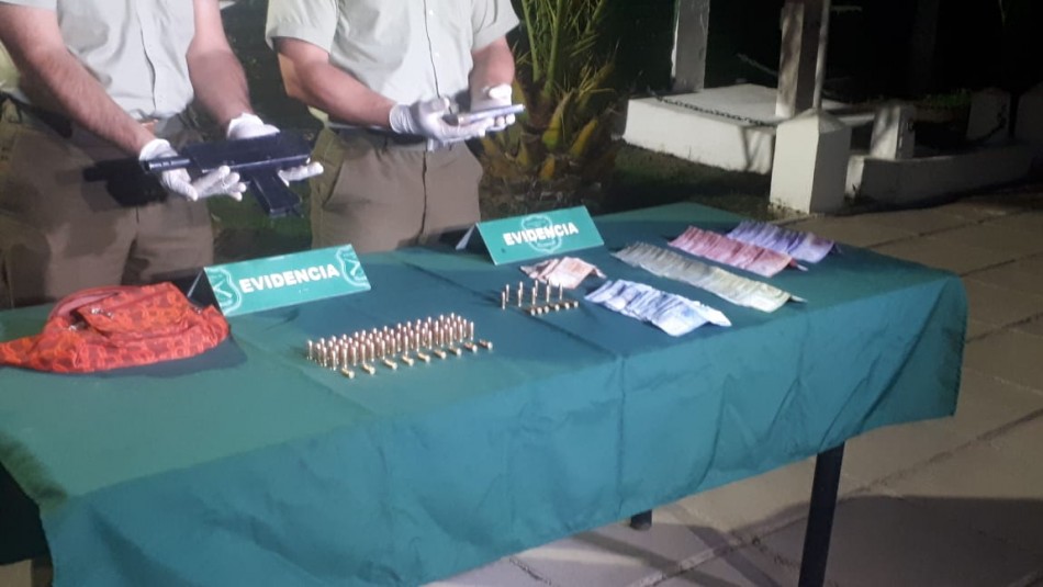 Detienen en Pudahuel a sujeto que portaba subametralladora uzi y 81 municiones Detienen en Pudahuel a sujeto que portaba subametralladora uzi y 81 municiones