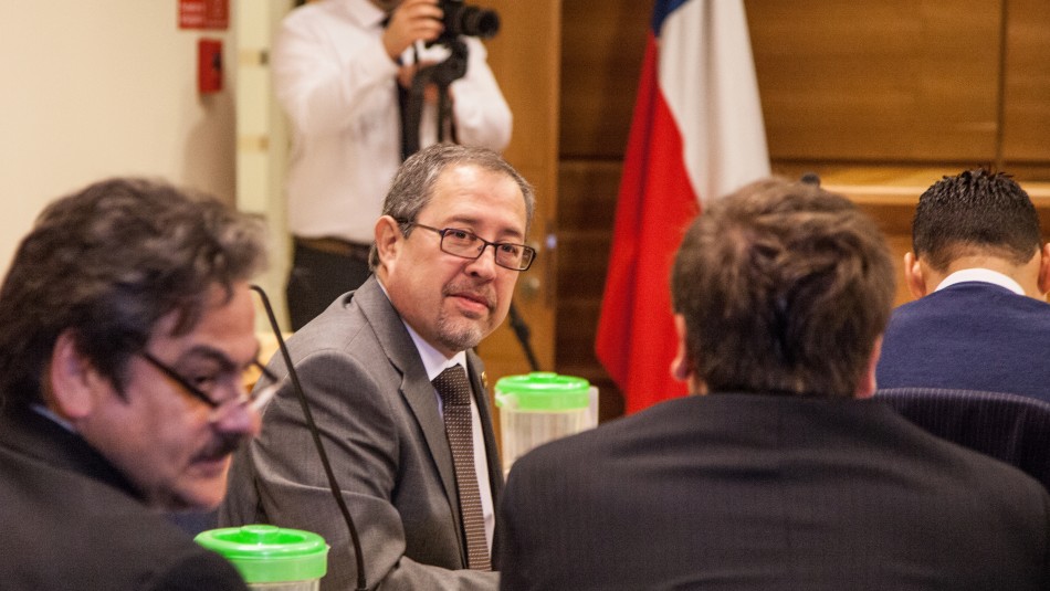 Fiscal de los Ríos es designado para investigar las querellas en contra de Abbott y Campos Fiscal de los Ríos es designado para investigar las querellas en contra de Abbott y Campos