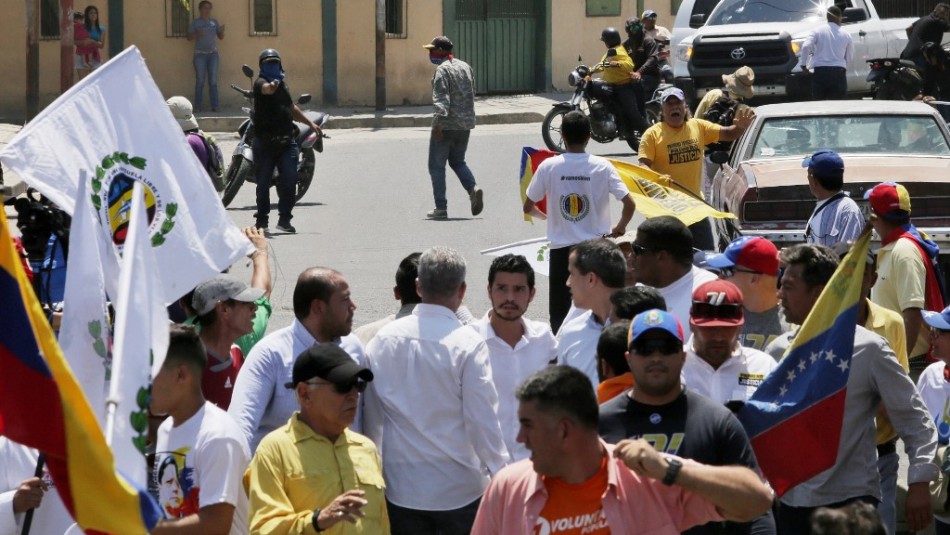 Guaidó denuncia ataque a balazos a manifestación que lideraba en Venezuela Guaidó denuncia ataque a balazos a manifestación que lideraba en Venezuela