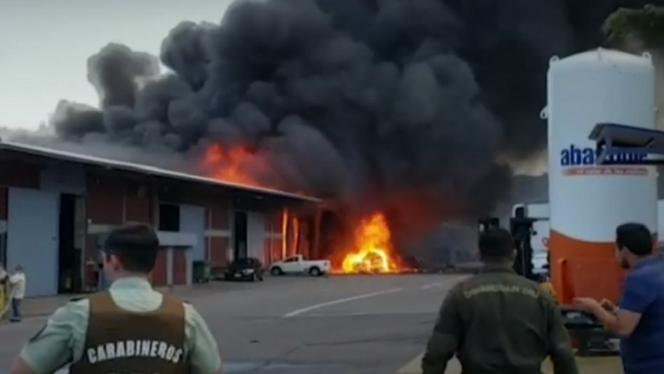 Explosión en bodegas en Pudahuel Testigo de explosión en bodega de productos mineros de Pudahuel: