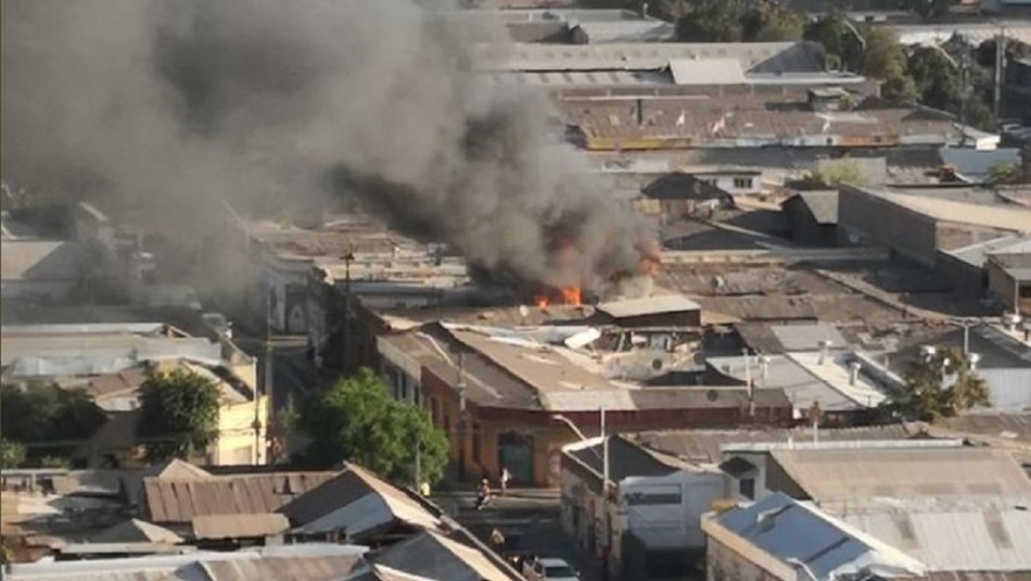 Incendio se registra en inmueble de la comuna de Santiago Meganoticias