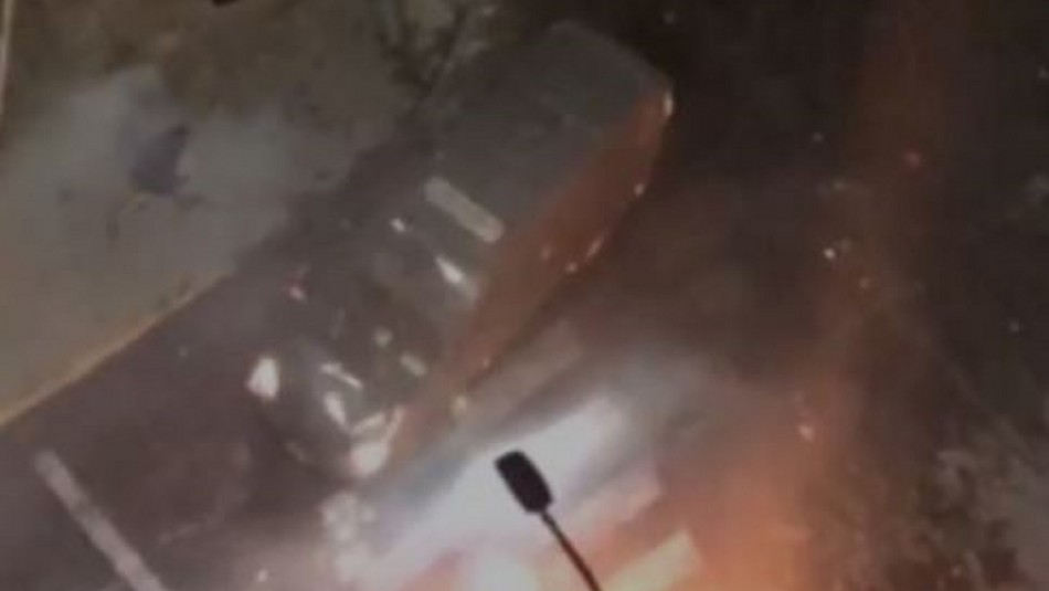 Carro de Carabineros atropelló a manifestante. Carabineros luego que vehículo policial atropellara a un manifestante: