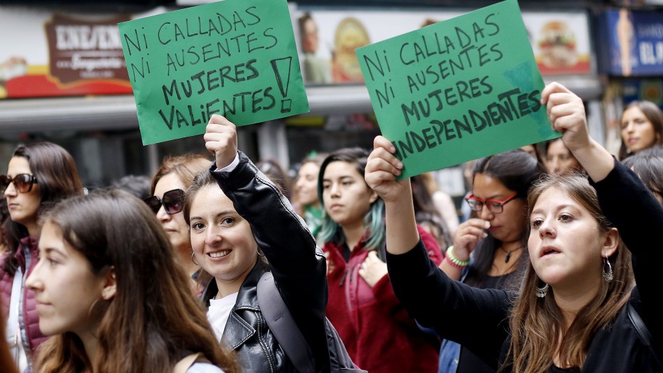 Cadem 8M: 79% considera a Chile un país machista y 76% apoya marcha feminista Cadem 8M: 79% considera a Chile un país machista y 76% apoya marcha feminista