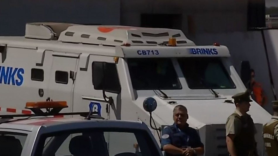 Millonario asalto en aeropuerto de Santiago: Delincuentes habrían sustraído 15 millones de dólares Millonario asalto en aeropuerto de Santiago: Delincuentes habrían sustraído 15 millones de dólares