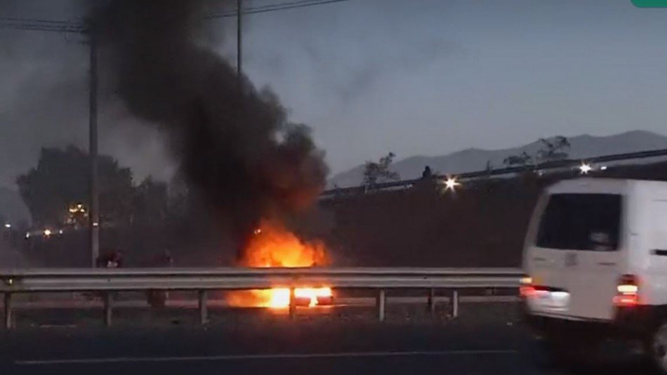 Barricadas Manifestantes realizaron cortes de tránsito en Autopista del Sol y Alameda