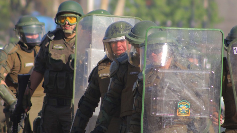 Carabineros Cadem: 54% considera que Carabineros ha actuado con fuerza desproporcionada en control de orden público