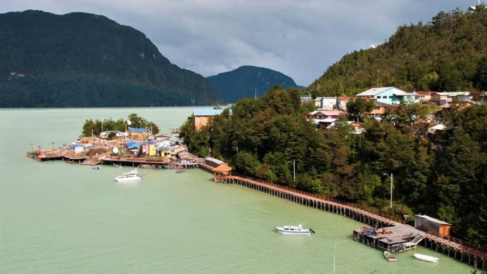 Caleta Tortel Seremi de Salud de Aysén decretó cuarentena de 14 días en Caleta Tortel y suspensión de clases