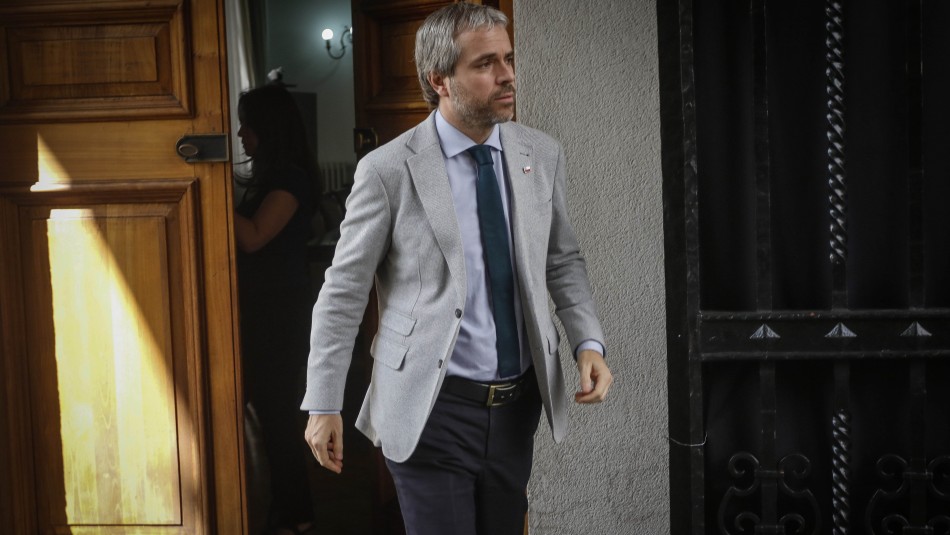 Blumel y denuncia por no cumplimiento de cuarentena: Blumel y denuncia por no cumplimiento de cuarentena: