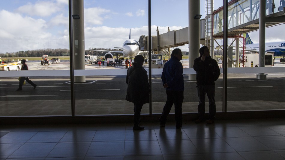 Gobierno denuncia a hombre contagiado de coronavirus que viajó en avión a Temuco