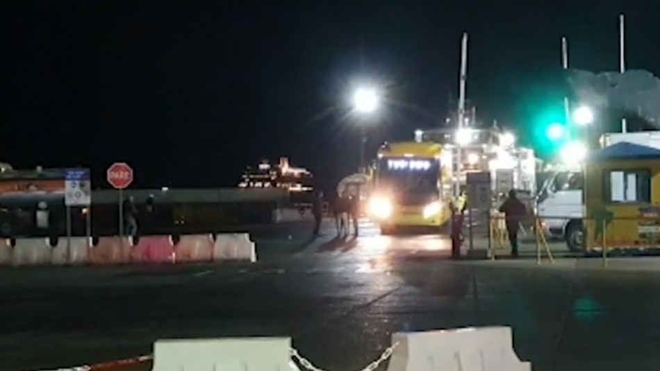 Manifestación en Punta Arenas por salida de pasajeros desde crucero Bajada de pasajeros desde crucero en Punta Arenas: Seremi confirma evaluación de salud previa