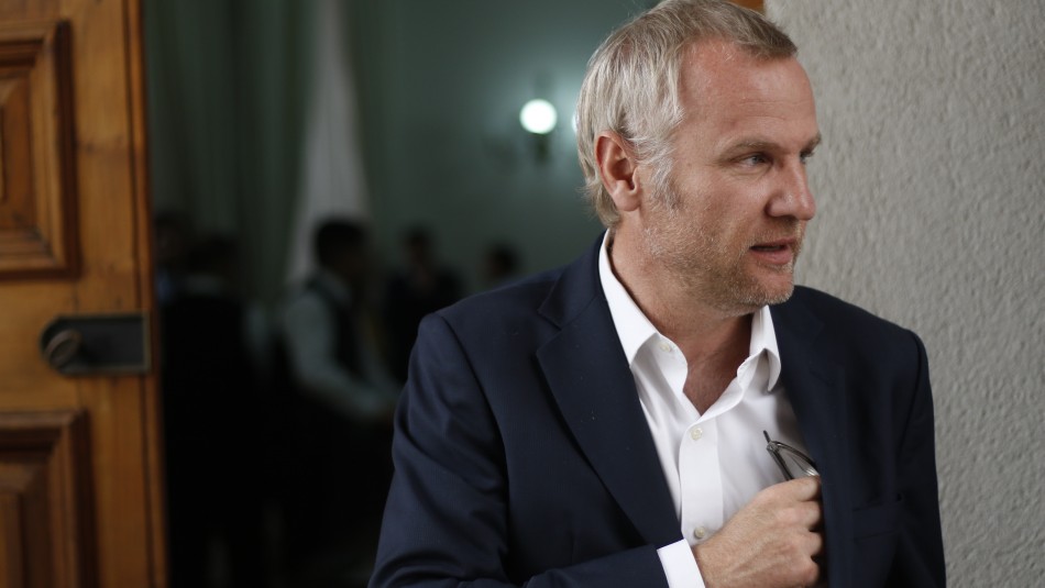 Felipe Kast propone permiso con goce de sueldo para trabajadores ante amenaza del coronavirus Felipe Kast propone permiso con goce de sueldo para trabajadores ante amenaza del coronavirus