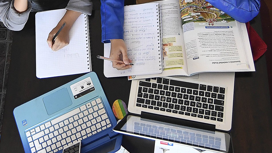 Gobierno anuncia acuerdo con compañías de Internet que beneficia a los estudiantes Gobierno anuncia acuerdo con compañías de Internet que beneficia a los estudiantes