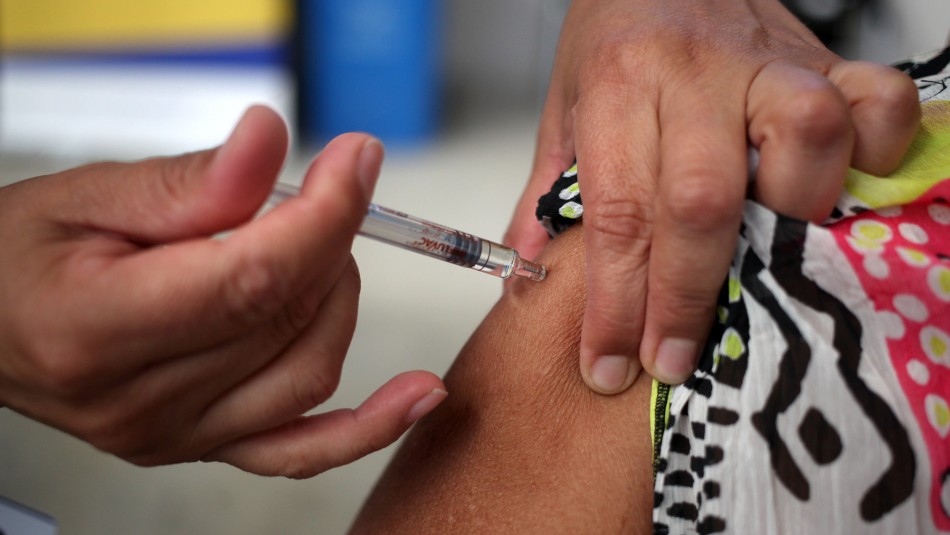 Vacuna contra la influenza Stock de vacunas contra la influenza: Mañalich responde a denuncias de alcaldes