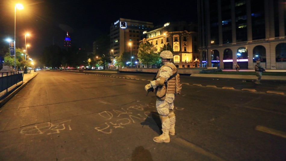 Imagen referencial Inicia toque de queda en todo Chile