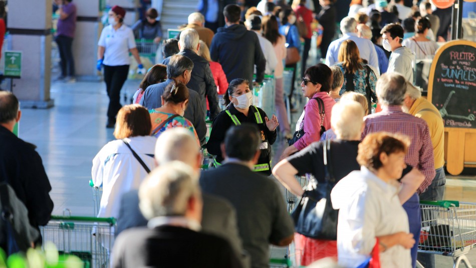Largas filas en supermercados y registro civil en comunas donde regirá cuarentena Largas filas en supermercados y registro civil en comunas donde regirá cuarentena