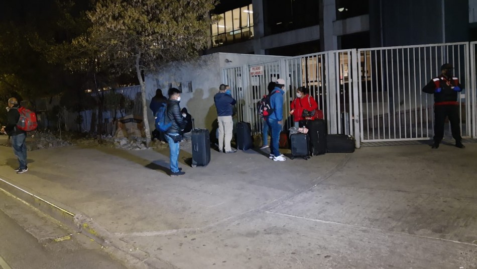 Buses devueltos Dos buses que iban al norte debieron regresar a Santiago por posibles casos de coronavirus