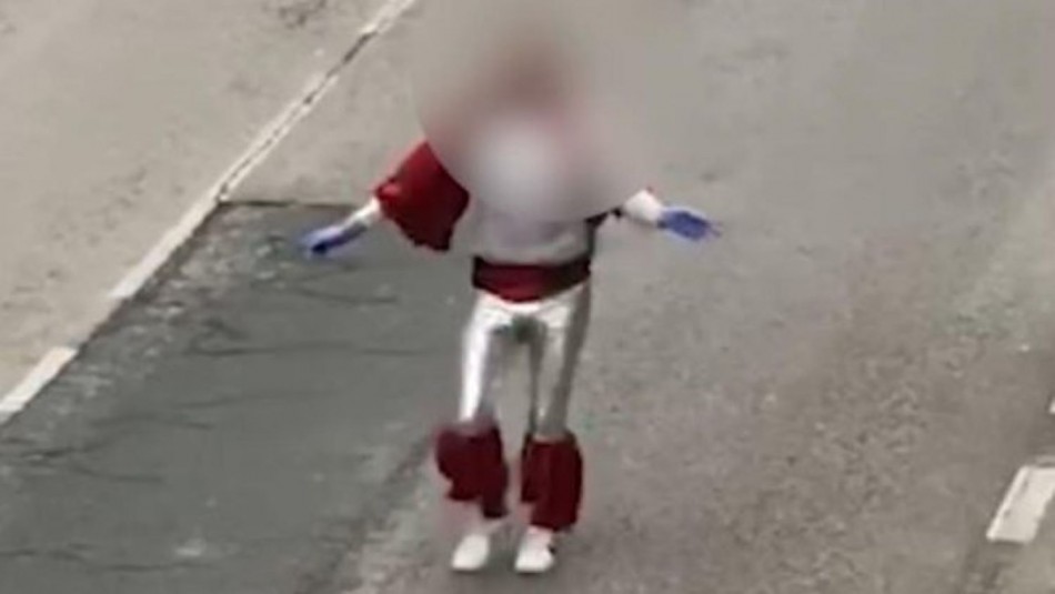 Denuncian a hermanos que salieron disfrazados y bailando durante la cuarentena en España Denuncian a hermanos que salieron disfrazados y bailando durante la cuarentena en España
