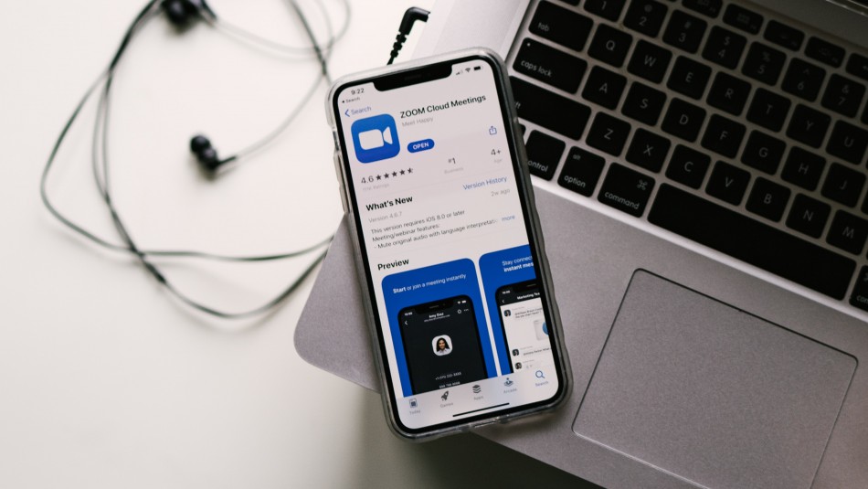 Aplicación Zoom enfrenta demanda por compartir datos personales de sus usuarios con Facebook Aplicación Zoom enfrenta demanda por compartir datos personales de sus usuarios con Facebook