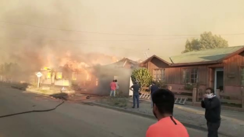 Al menos 12 viviendas y 30 hectáreas consumidas por incendio forestal en comuna de Arauco Al menos 12 viviendas y 30 hectáreas consumidas por incendio forestal en comuna de Arauco