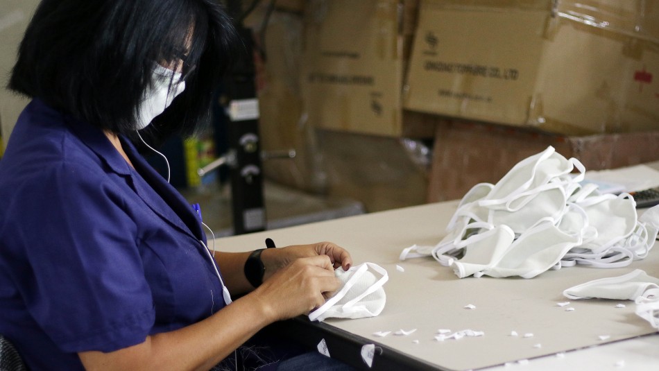 Imagen referencial. Ministerio de Salud llama a usar mascarillas en lugares públicos y enseña cómo hacerlas