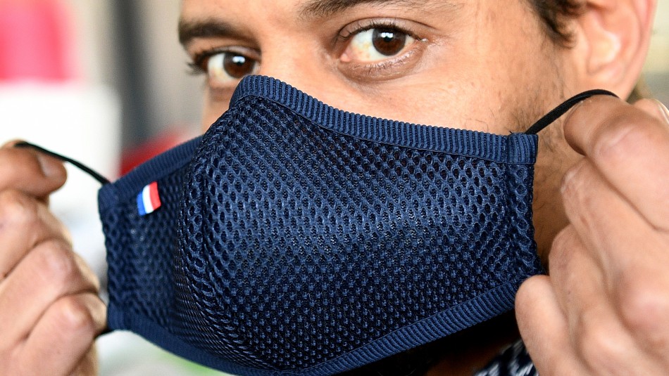 Ministerio de Salud enseña a fabricar mascarillas caseras Ministerio de Salud enseña cómo fabricar mascarillas con pañuelos de tela y poleras