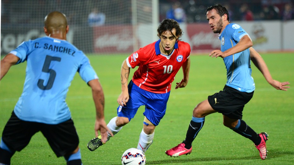 Jorge Valdivia ante Uruguay en 2015 Conmebol utiliza jugada de Valdivia en su llamado a