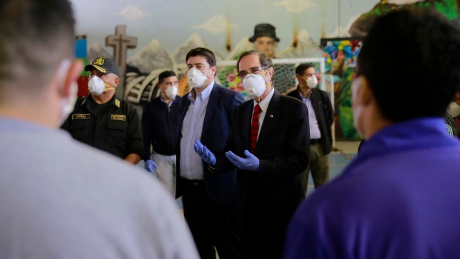 Ministro Hernán Larraín visita cárcel de Puente Alto Autoridades visitan cárcel de Puente Alto para verificar condiciones del recinto por casos de Covid-19